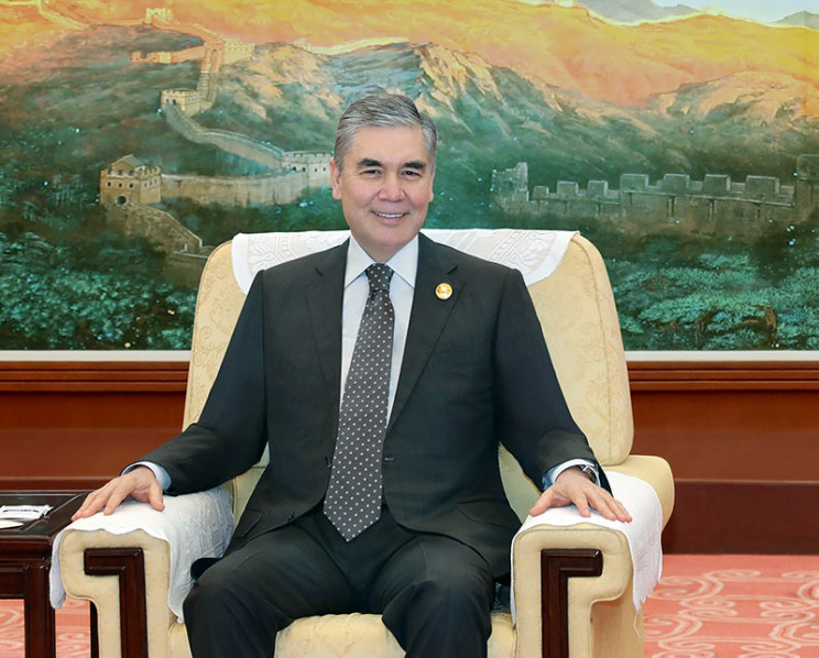Президент Туркменистана решил уйти с дол…
