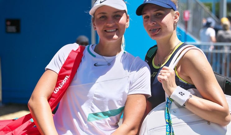Дві українські тенісистки синхронно вийш…
