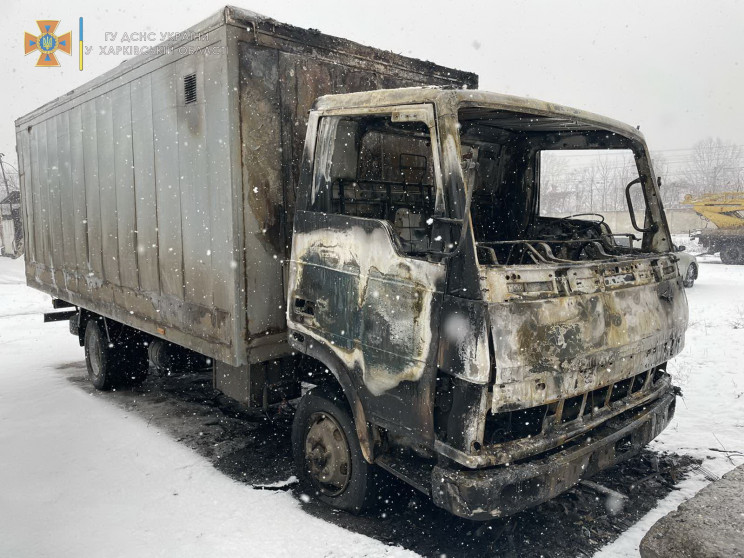 В Харькове пожар в моторном отсеке уничт…