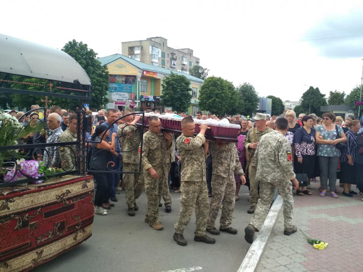 У Волочиську прощаються з полеглим Героє…