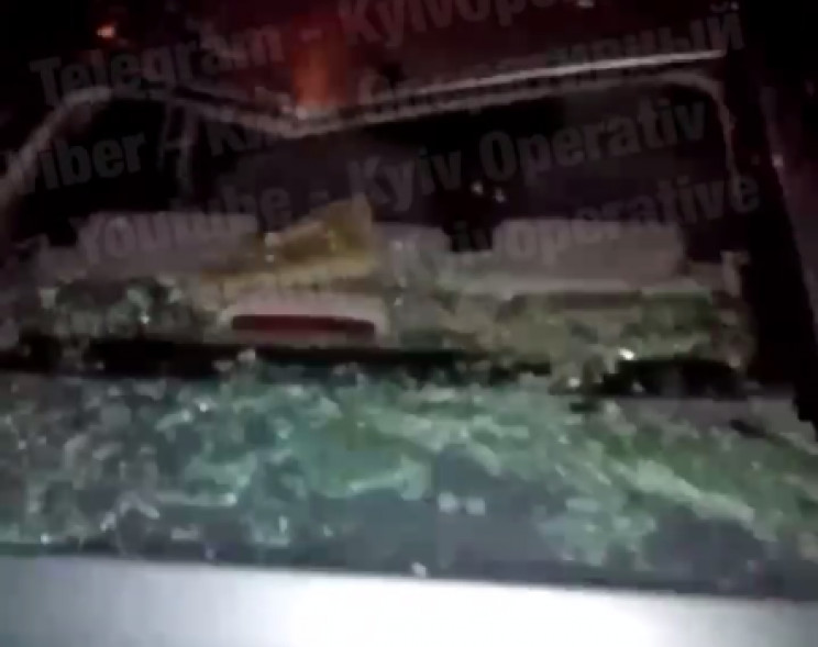 В Киеве балкон упал на иномарку и разбил…