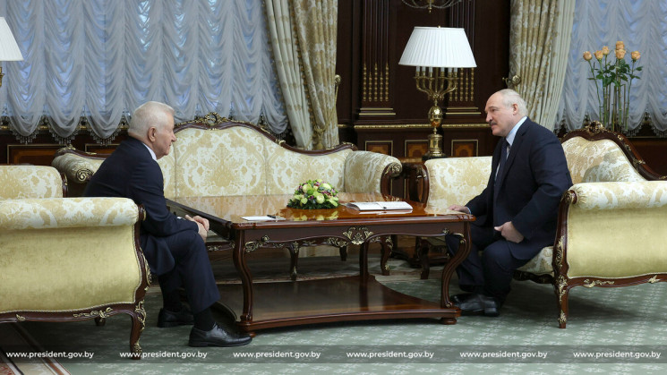 К Лукашенко поехал экс-председатель Верх…