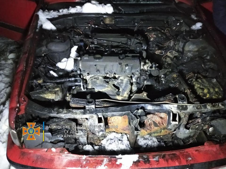 На Харківщині спалахнула Mazda: Кадри з…