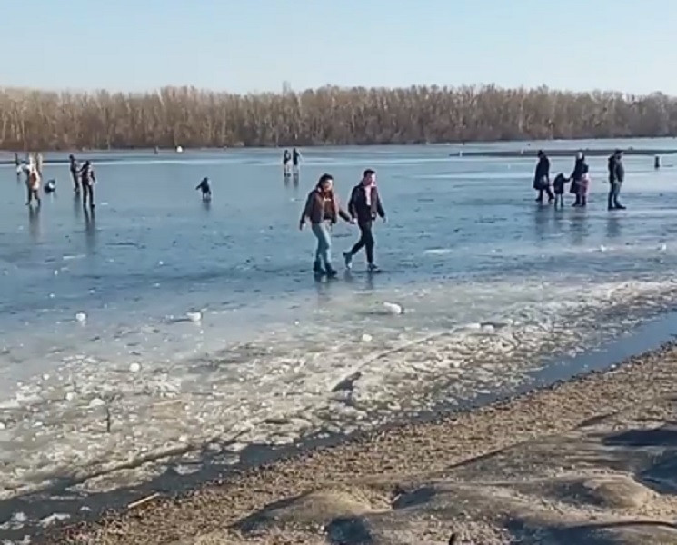 Як у Дніпрі батьки з дітьми масово вийшл…