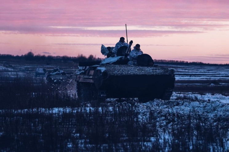 Воєнний стан в Україні: Кому можуть забо…