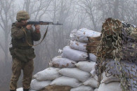 На Донбасі три порушення "тиші": Бойовик…