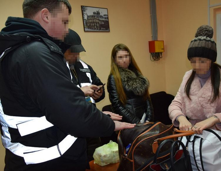 На Харківщині затримали жінку, яка переп…