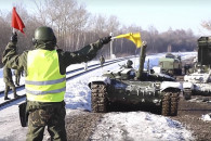 Росія демонструє, як відводить танки від…