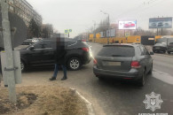 В Харькове три автомобиля не поделили пр…