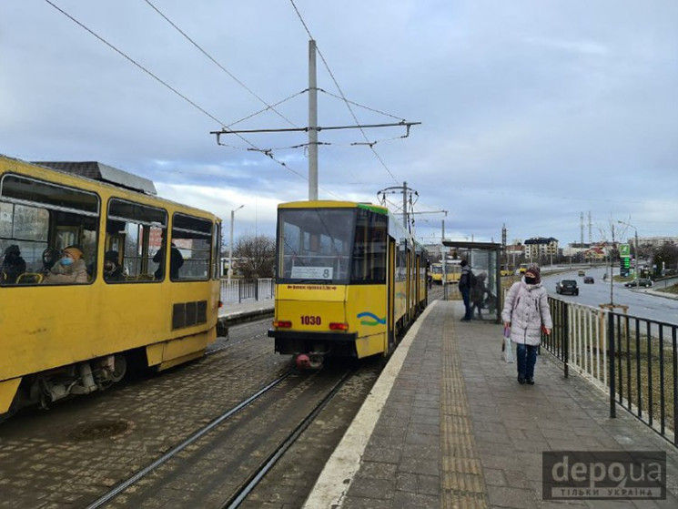 Сильний вітер у Львові зупинив трамваї…