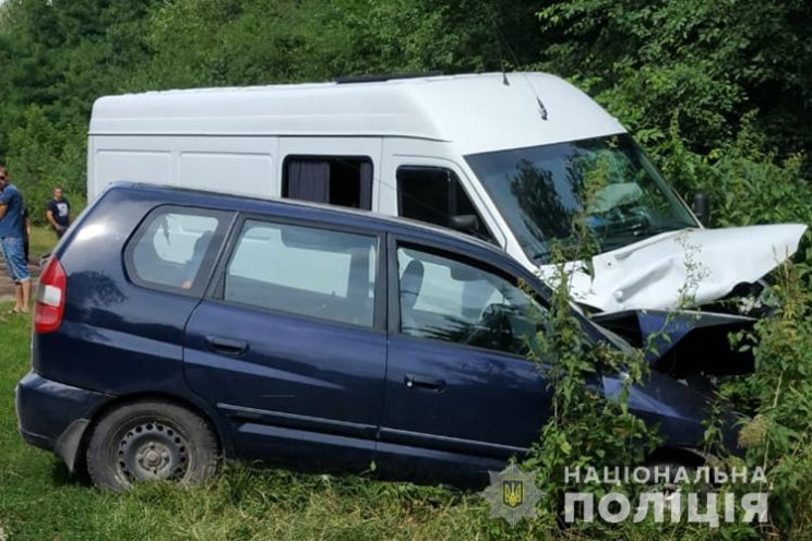 Двоє неповнолітніх разом з матір'ю травм…