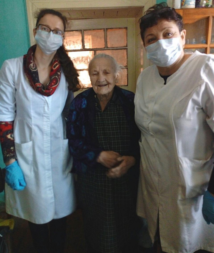 91-річна Марія Кутлик вакцинувалася прот…