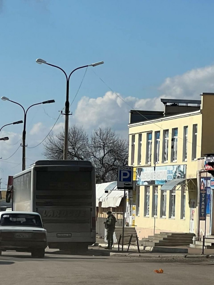 В Луганську показали, як чоловіків мобіл…