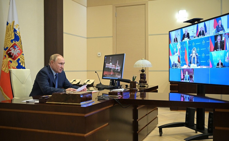Путин собирает внеочередное заседание Со…