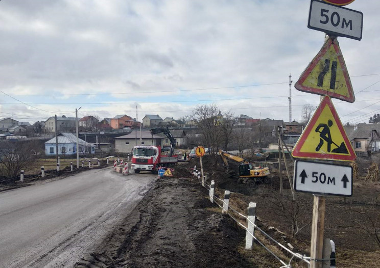 У Волочиську триває ремонт дороги (ФОТО)…