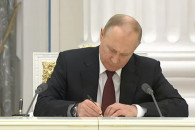Путін підписав укази про визнання "Л-ДНР…