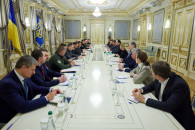 Зеленский встретился с председателями па…