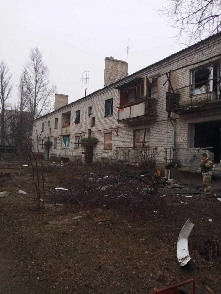 "Грады" били день и ночь: В Луганской об…