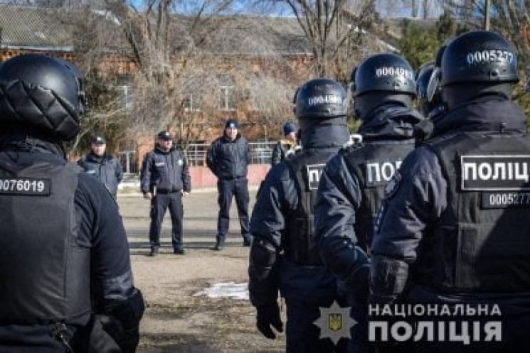 Украинцев просят уведомлять полицию о по…