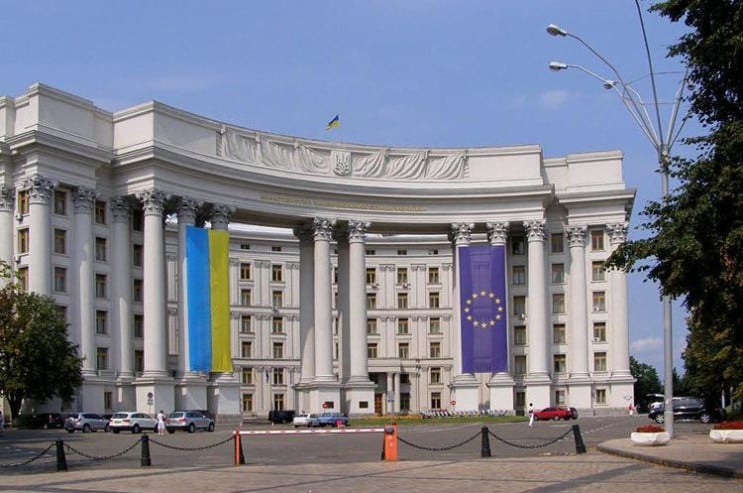 В МЗС пояснили, що робити українцям за к…
