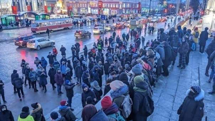 На России проходят антивоенные митинги:…