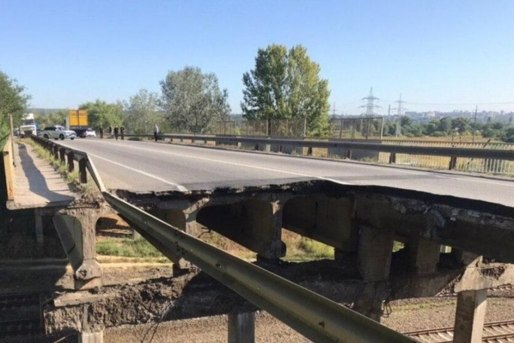 Росіяни за день зруйнували шість мостів…