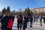 В Новосибирске люди вышли на митинг прот…