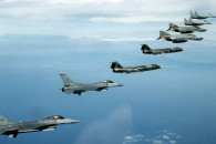 Літаки НАТО перейшли на цілодобове патру…