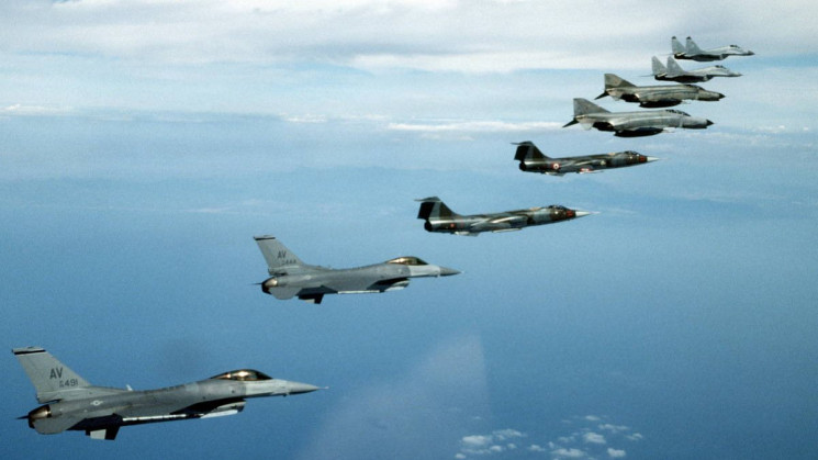 Літаки НАТО перейшли на цілодобове патру…