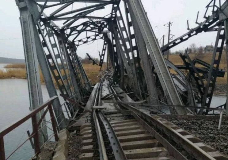 В Васильевке разрушен железнодорожный мо…