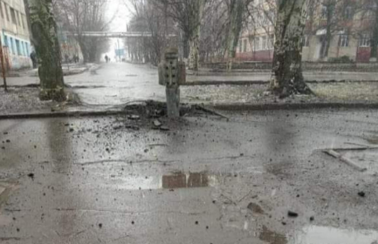 На Луганщині російські окупанти поранили…