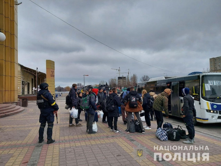 Полиция сопроводила до вокзала Харькова…
