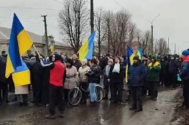 В Сватово мирные жители блокировали колонну оккупантов – новости  Северодонецка