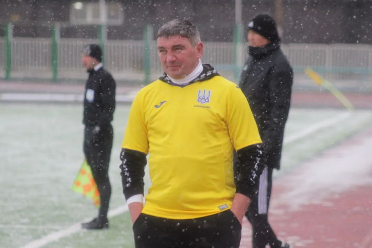 Украинский тренер, который работает в Ка…