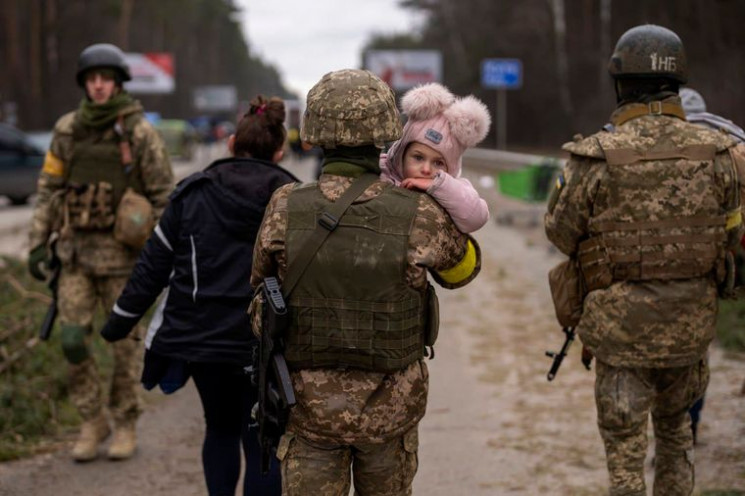 В Ірпені окупанти відкрили вогонь по цив…