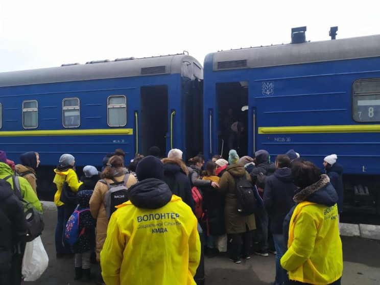 Из Киева эвакуировали тысячу людей: дете…