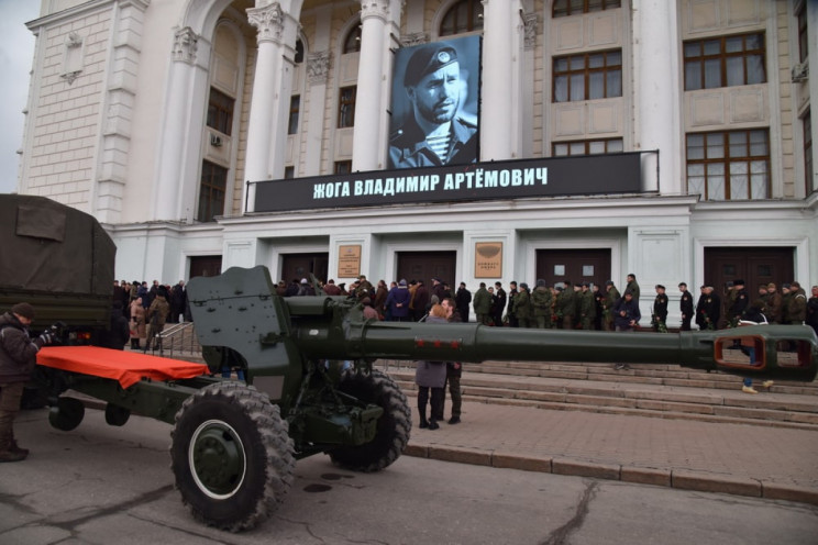 У центрі Донецька окупанти влаштували по…