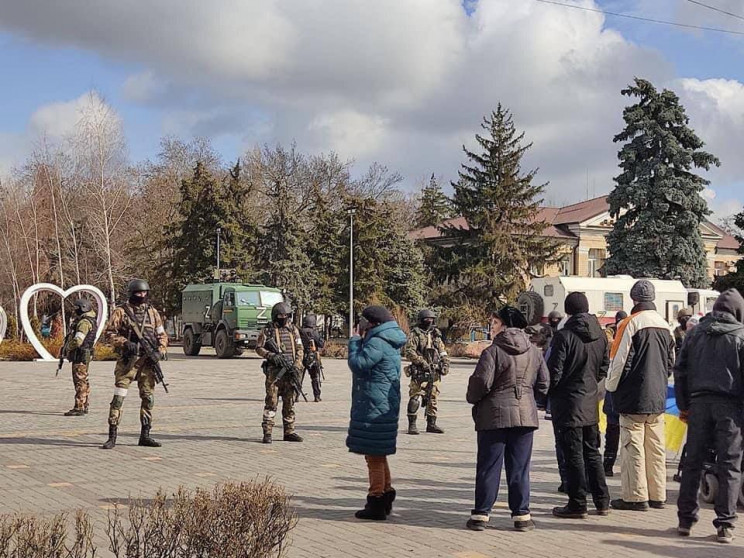 Російські окупанти зайшли у Скадовськ: Ж…