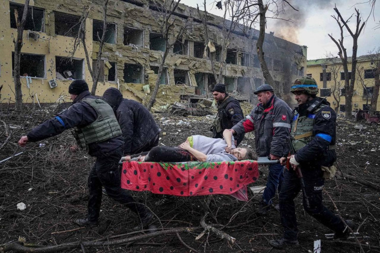 У Маріуполі з пологового будинку після а…