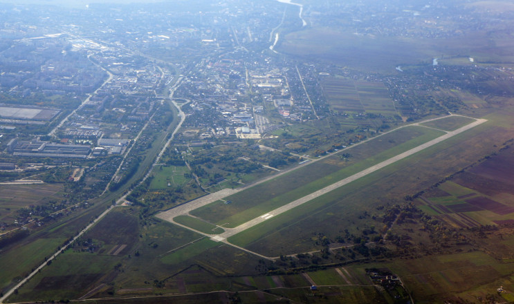 Обстріл аеродрому в Луцьку: Двоє осіб за…