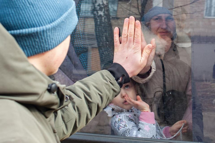 В Украине откроют 10 гуманитарных коридо…