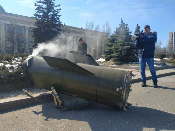 В центрі Донецька уламками балістичної р…