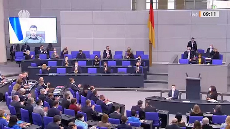 Зеленский выступил перед Бундестагом: Уп…