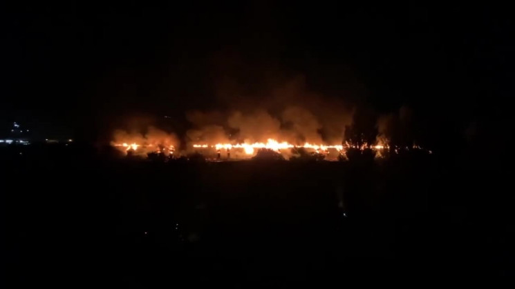 Російські окупанти підпалили херсонські…