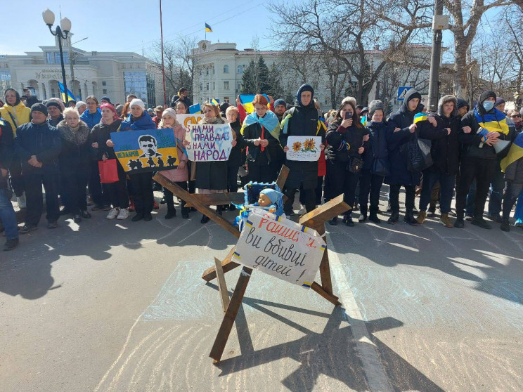 Херсонці нагадали окупантам про вбитих р…