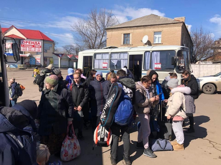 З Луганщини евакуювалися близько 700 люд…