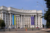 Украина сократила персонал посольства Бе…