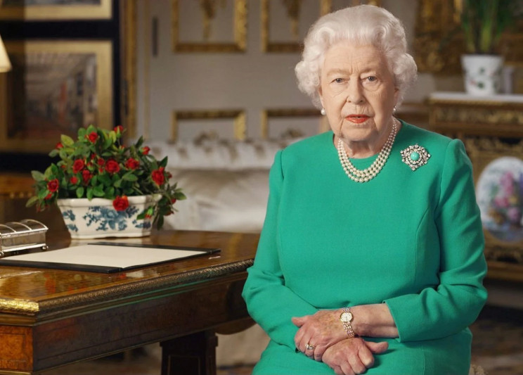 Квінмобіль: 95-річна королева Єлизавета…