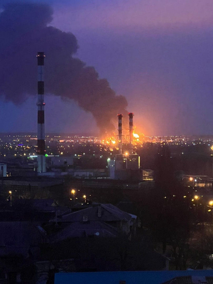 У російському Бєлгороді вибухнула нафтоб…