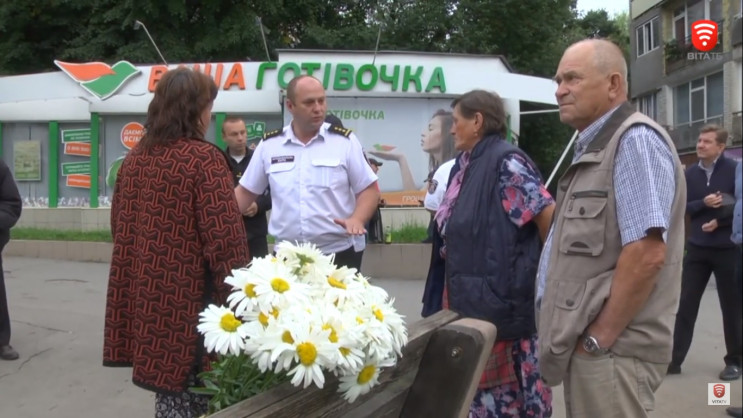 На Вишеньці ліквідовують стихійний квітк…